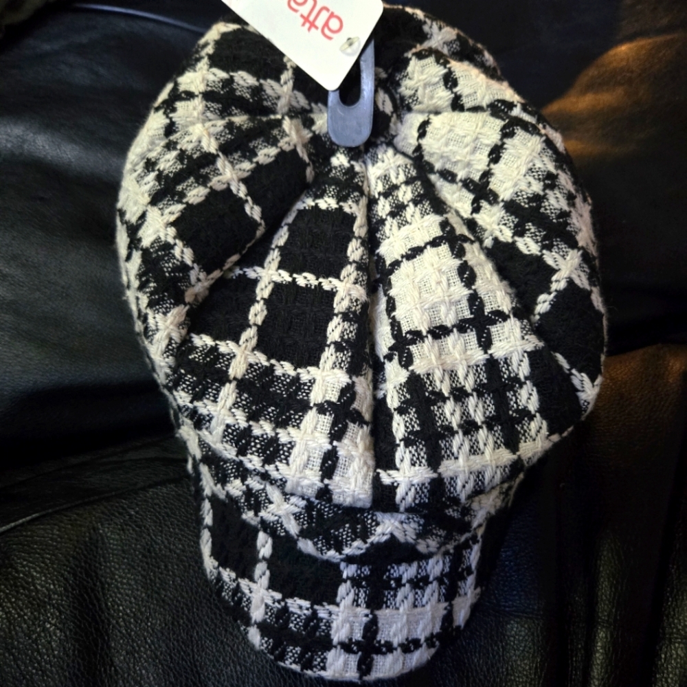 Attagirl houndstooth newsboy cap NWT by Jacob Ash/Schuessler Accessories